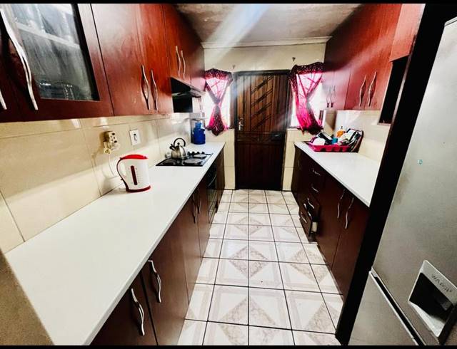 3 BEDROOM HOUSE FOR SALE IN KWAMASHU